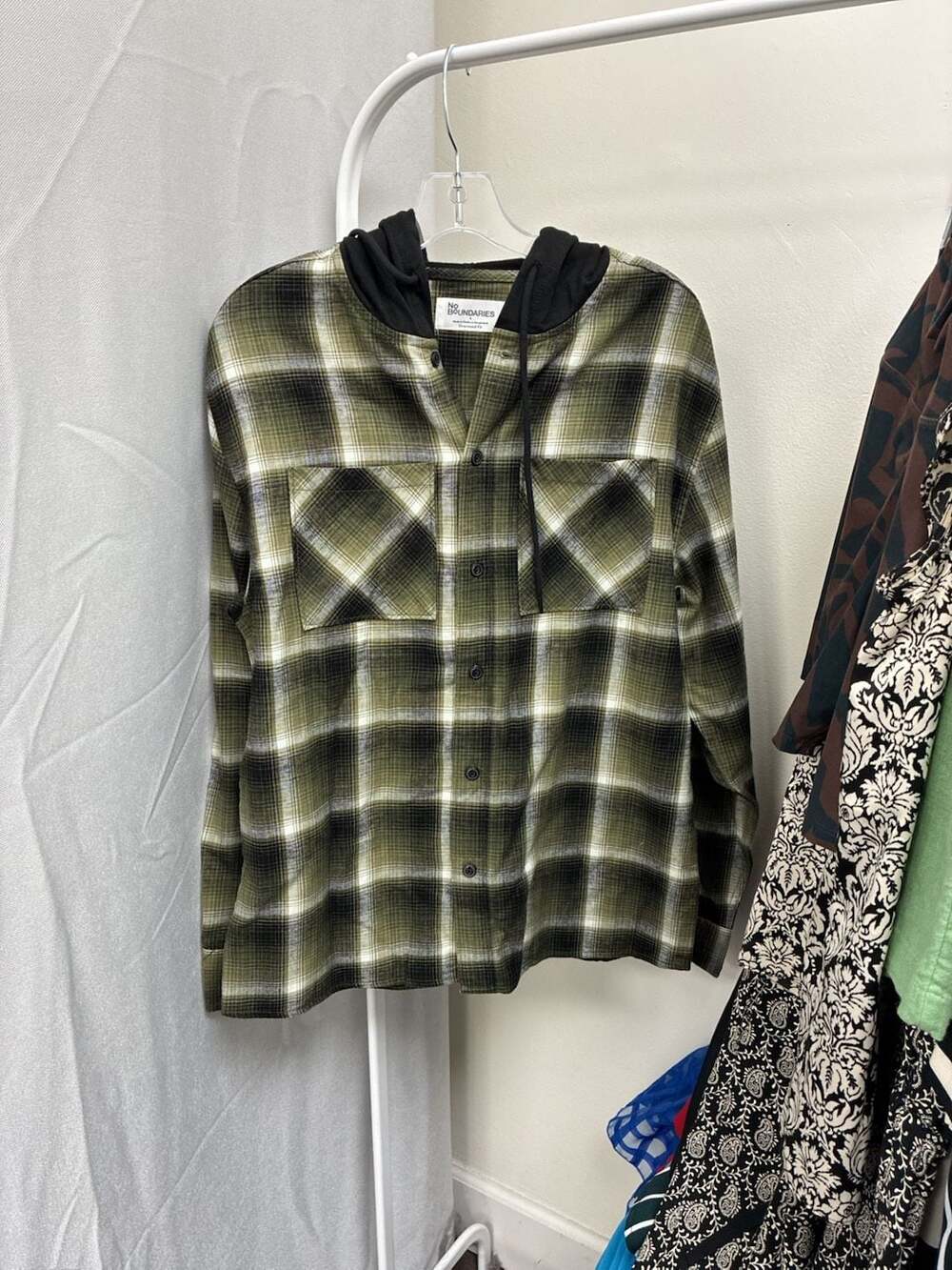 Men’sNo Boundaries Hooded Flannel Shirt Size S Green Plaid Oversized